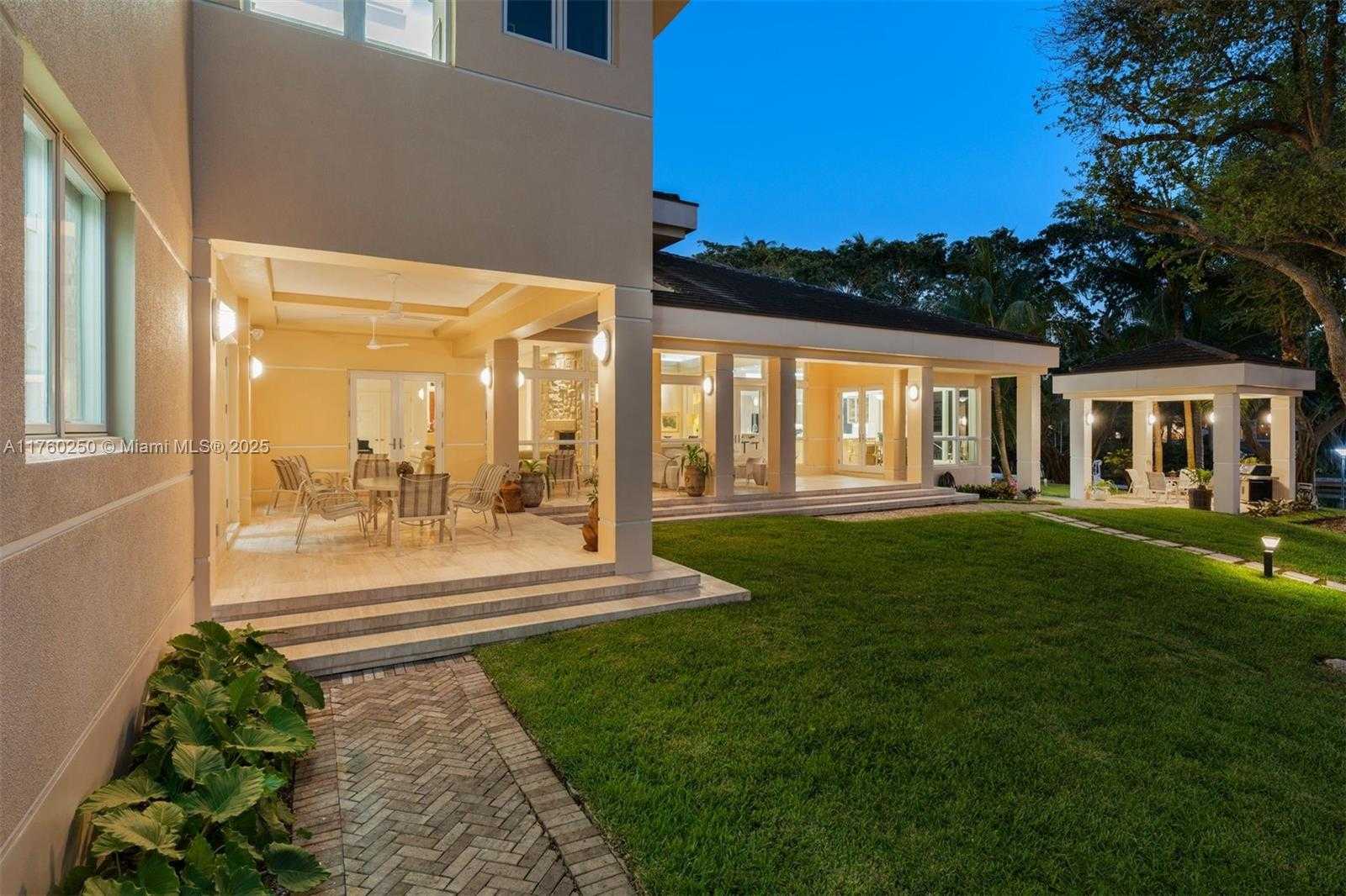 Small Image of 665 LEUCADENDRA DR, Coral Gables Number 29