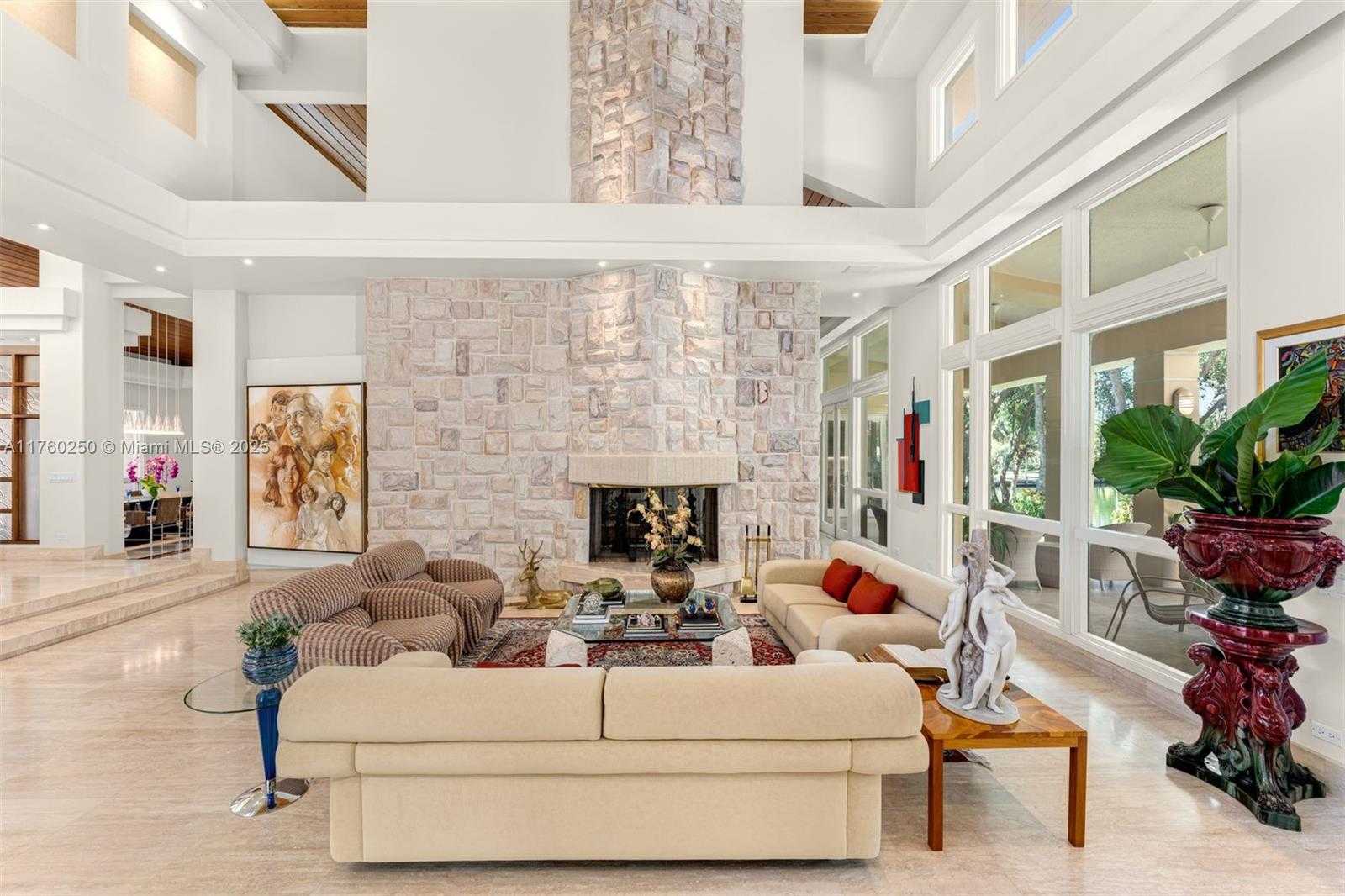 Small Image of 665 LEUCADENDRA DR, Coral Gables Number 4