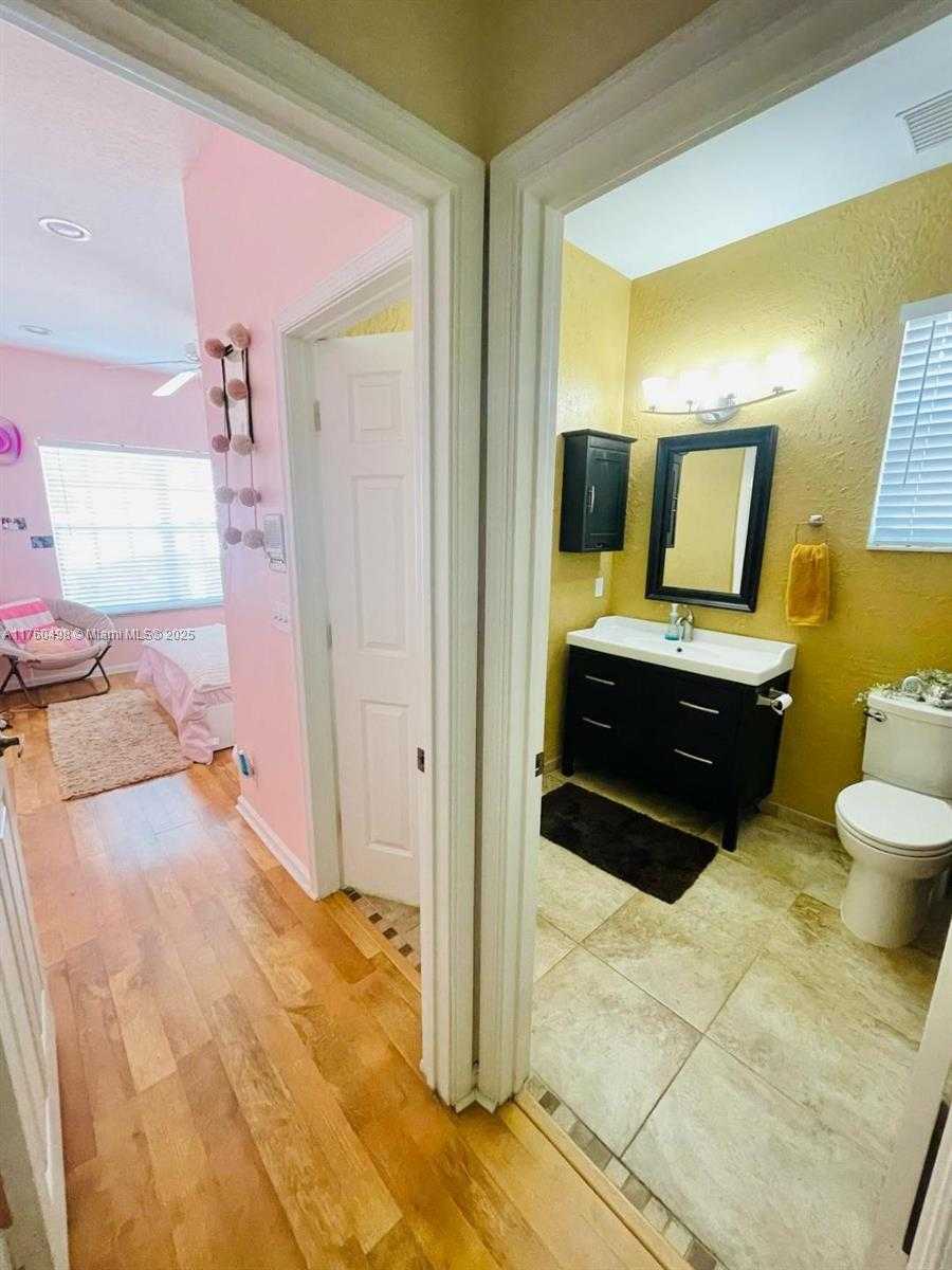 Small Image of 6938 NORTH WEST 33RD ST, Margate Number 32