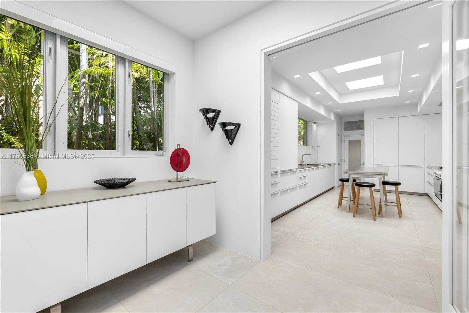 Small Image of 6380 NORTH BAY RD, Miami Beach Number 17