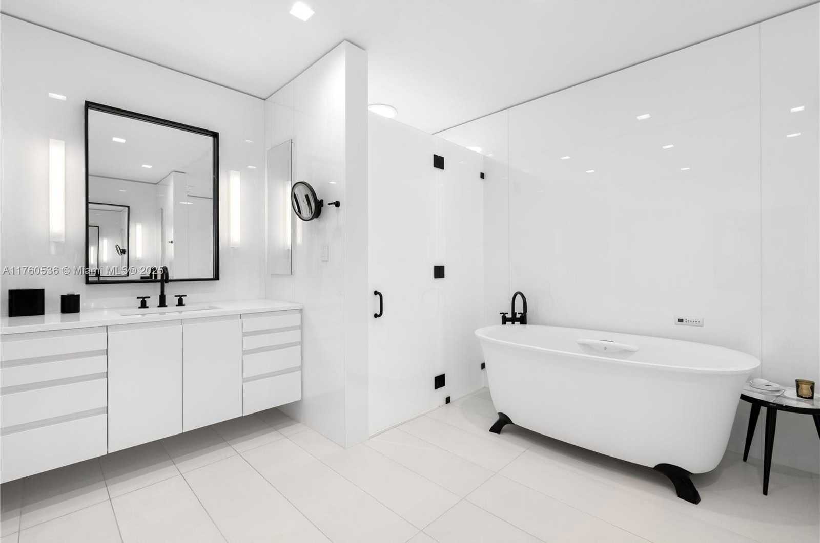 Small Image of 6380 NORTH BAY RD, Miami Beach Number 23