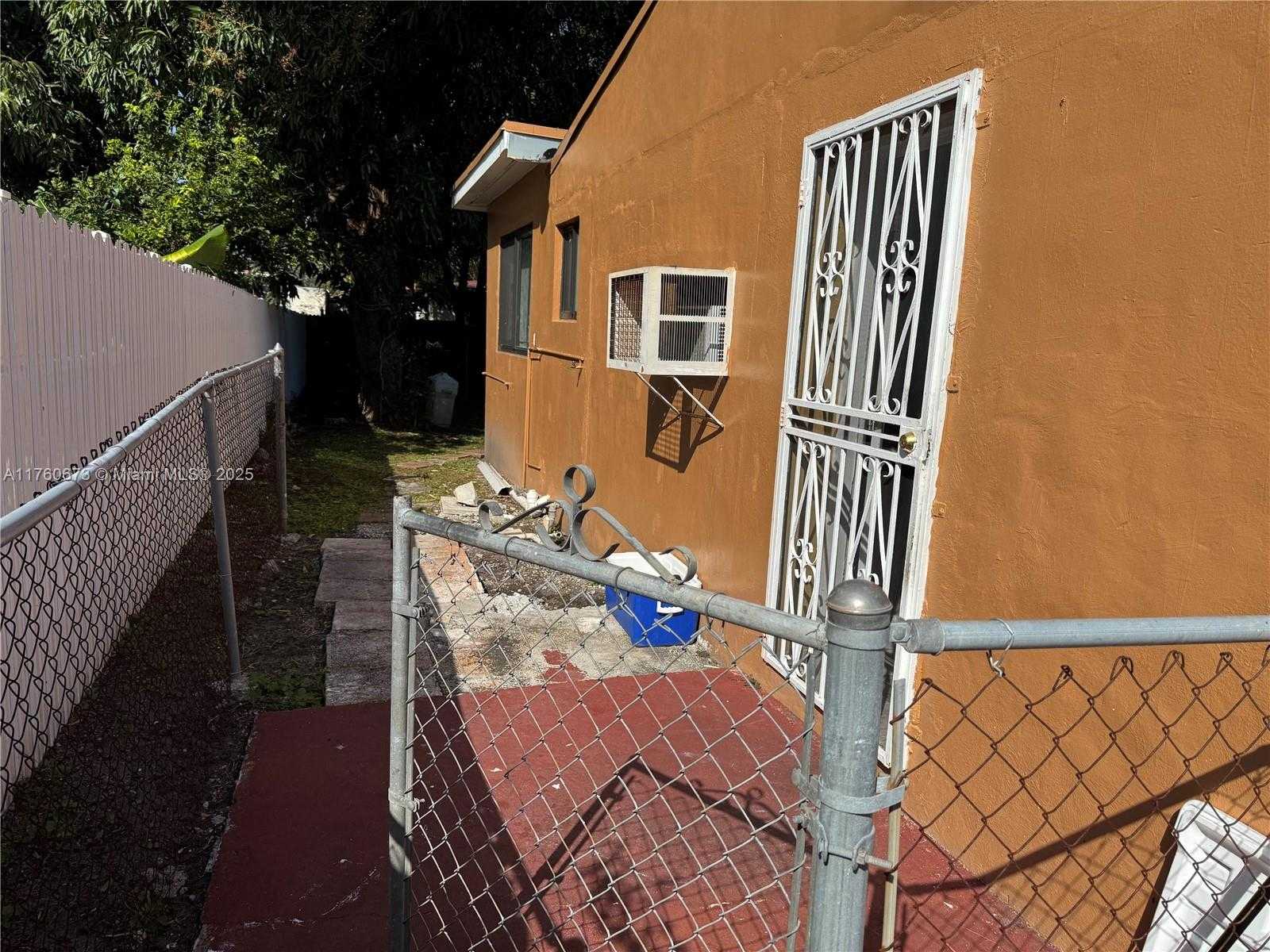 Small Image of 1077 NORTH EAST 157TH TER, North Miami Beach Number 4