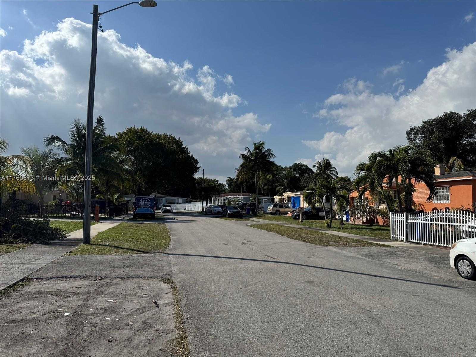 Small Image of 1077 NORTH EAST 157TH TER, North Miami Beach Number 5