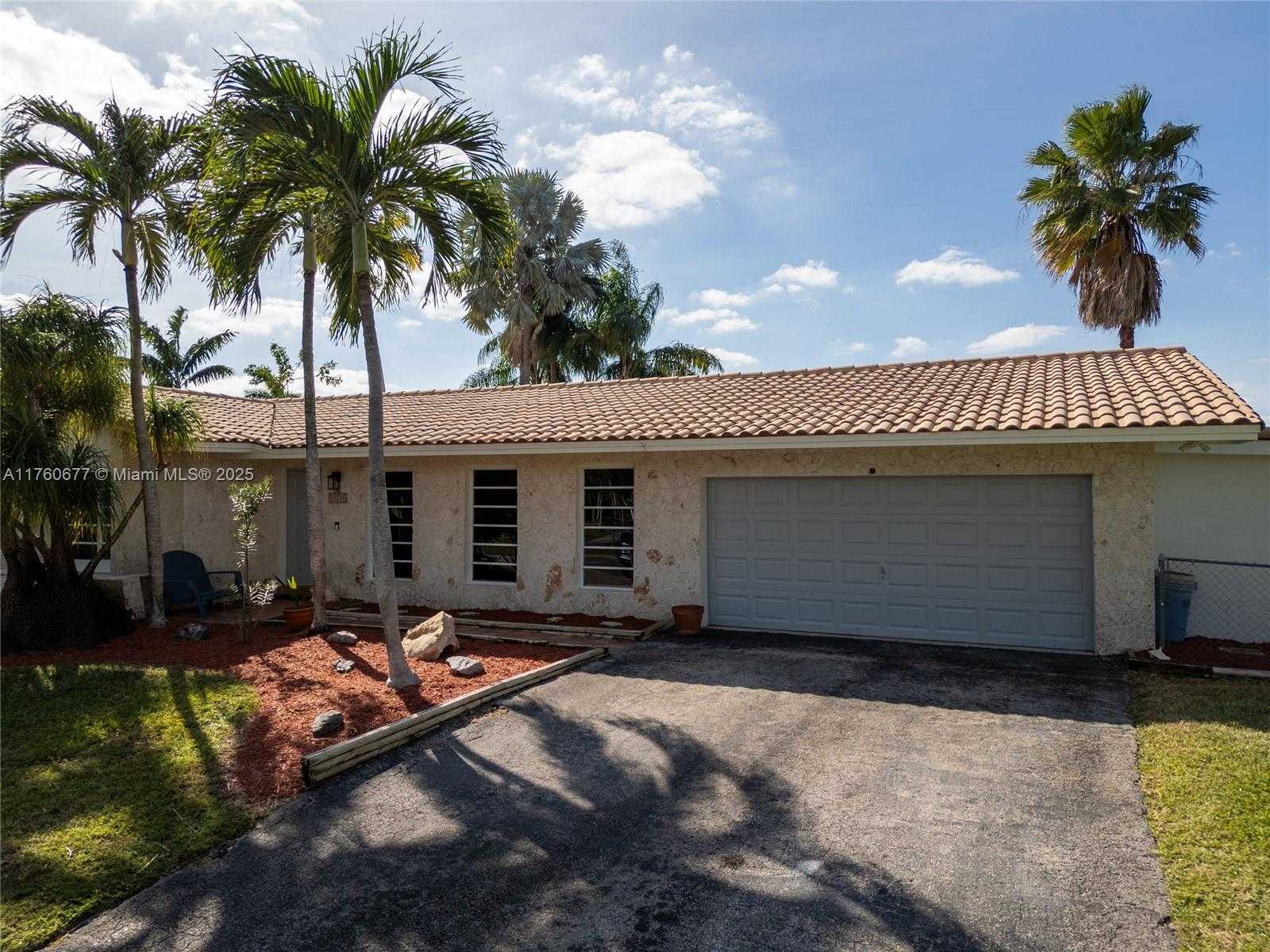 Small Image of 18200 SOUTH WEST 86TH AVE, Palmetto Bay Number 3