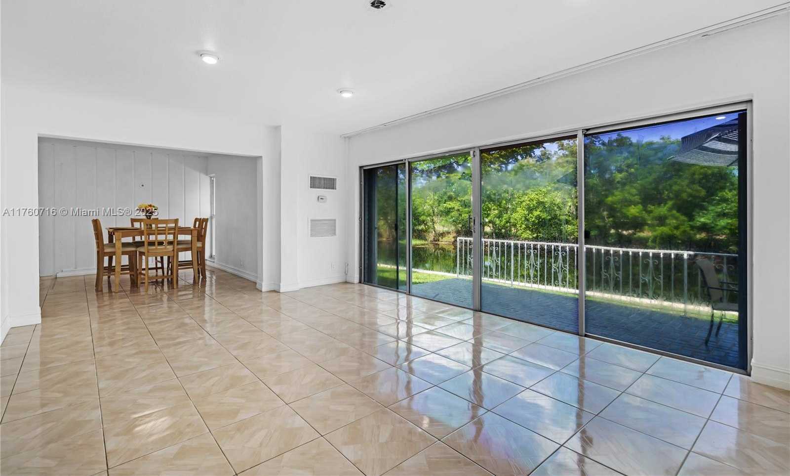 Small Image of 4704 BAYBERRY LN, Tamarac Number 13