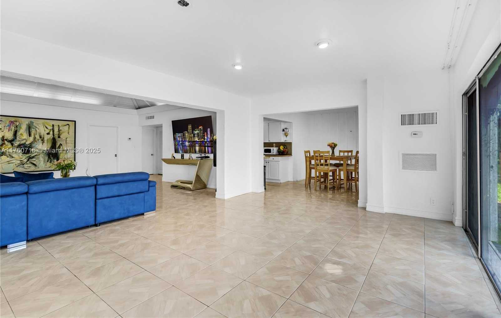Small Image of 4704 BAYBERRY LN, Tamarac Number 14