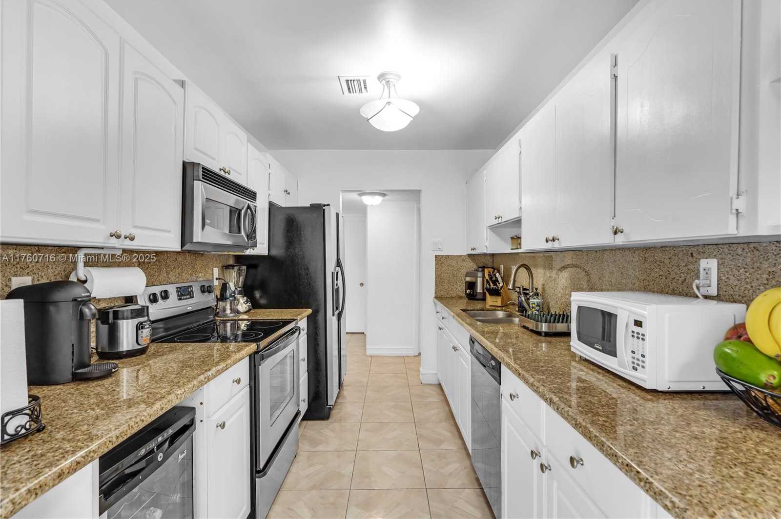 Small Image of 4704 BAYBERRY LN, Tamarac Number 17