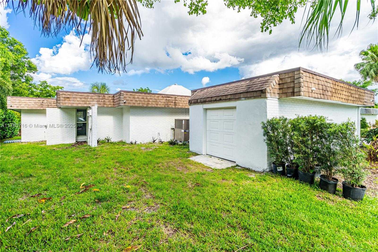 Small Image of 4704 BAYBERRY LN, Tamarac Number 39