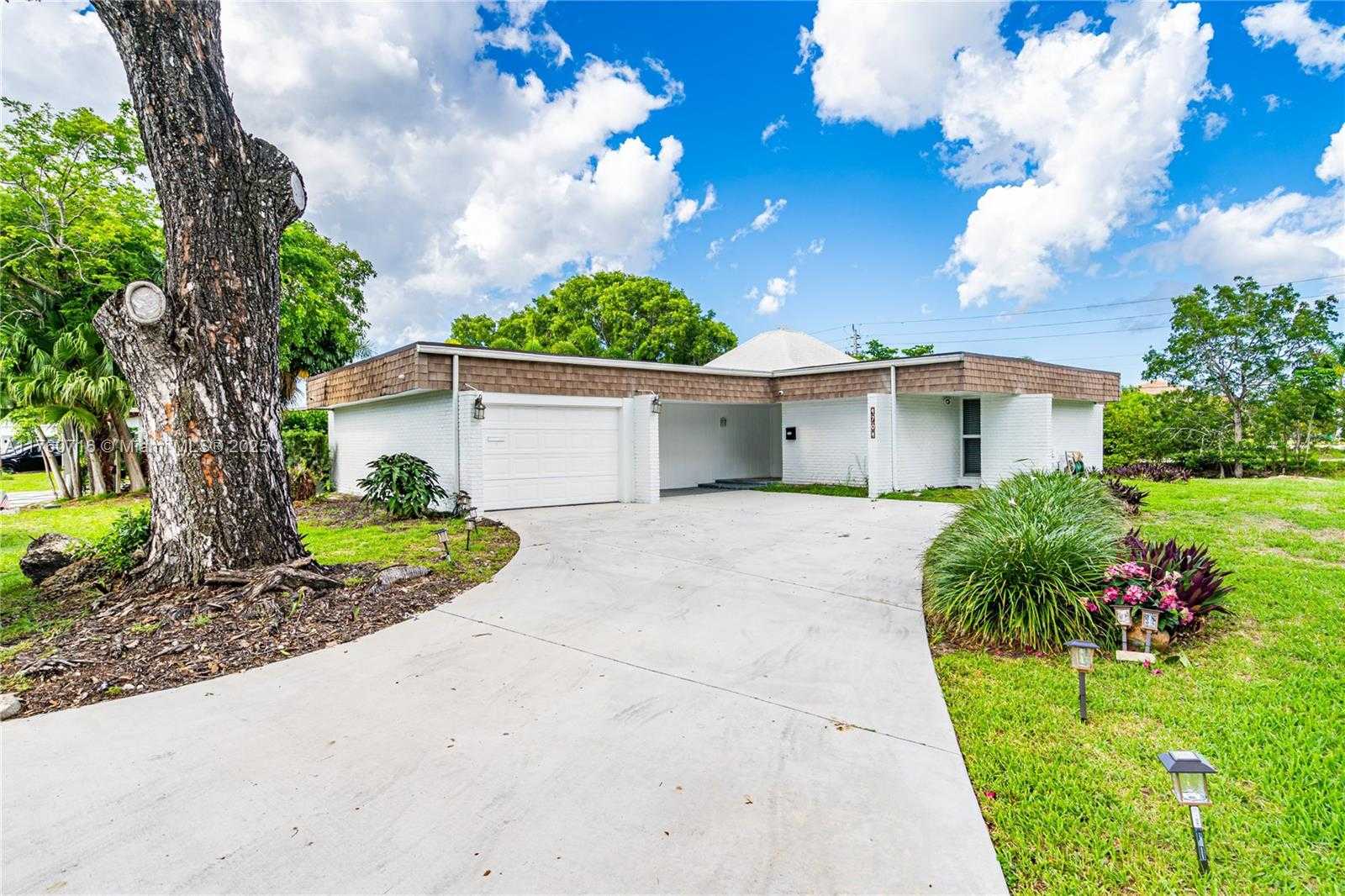 Small Image of 4704 BAYBERRY LN, Tamarac Number 4