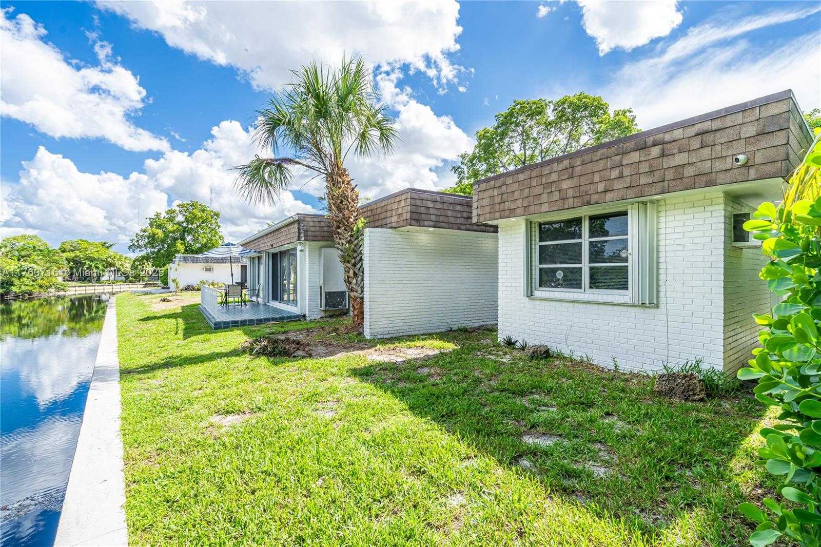 Small Image of 4704 BAYBERRY LN, Tamarac Number 44