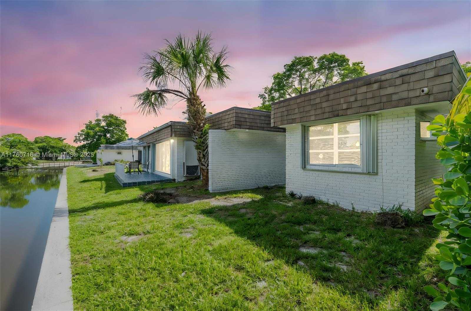 Small Image of 4704 BAYBERRY LN, Tamarac Number 45