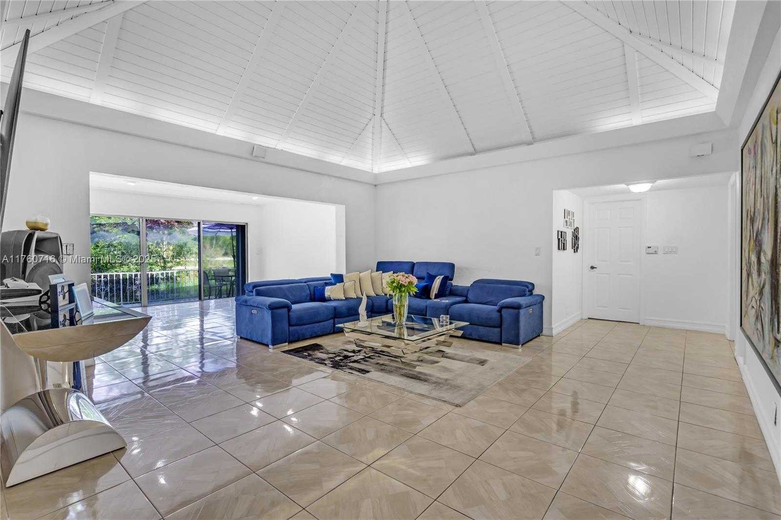 Small Image of 4704 BAYBERRY LN, Tamarac Number 8
