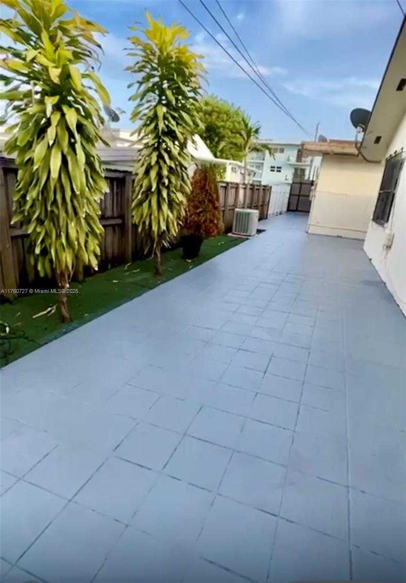 Small Image of 351 EAST 35TH ST, Hialeah Number 16