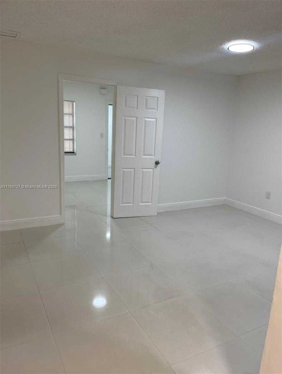 Small Image of 351 EAST 35TH ST, Hialeah Number 18