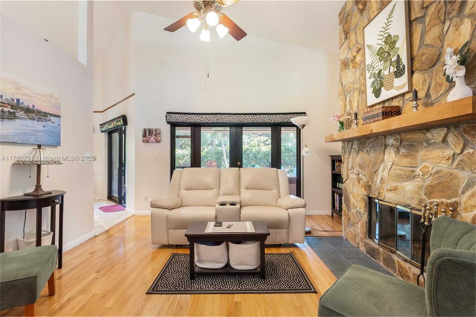 Small Image of 1520 EAST OAK KNOLL CIR, Davie Number 12
