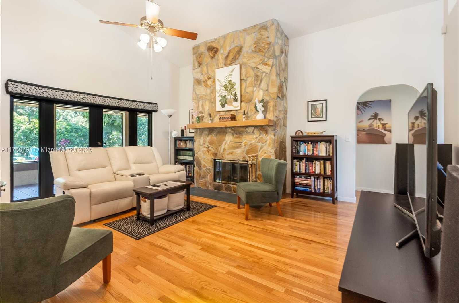 Small Image of 1520 EAST OAK KNOLL CIR, Davie Number 13