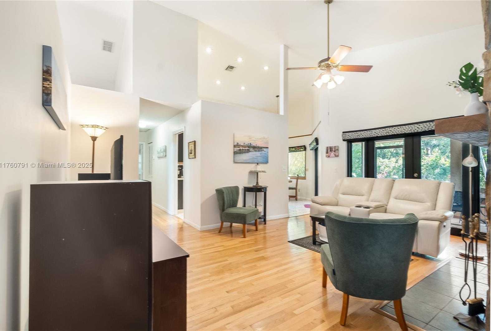 Small Image of 1520 EAST OAK KNOLL CIR, Davie Number 15