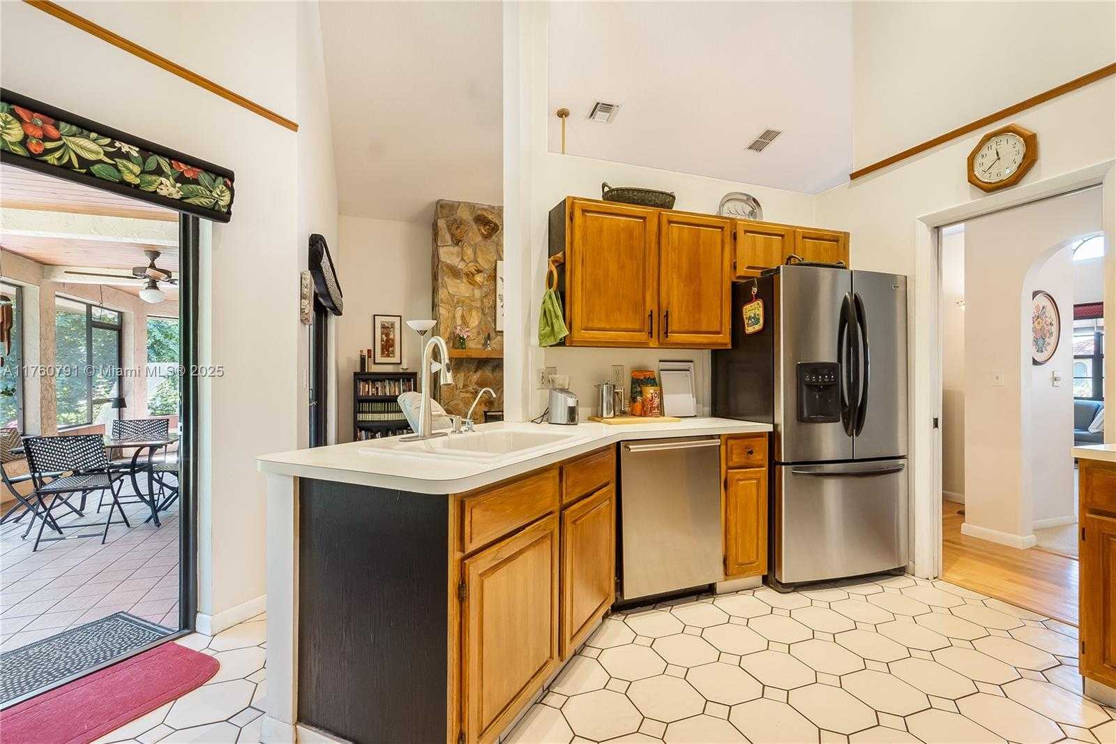 Small Image of 1520 EAST OAK KNOLL CIR, Davie Number 17