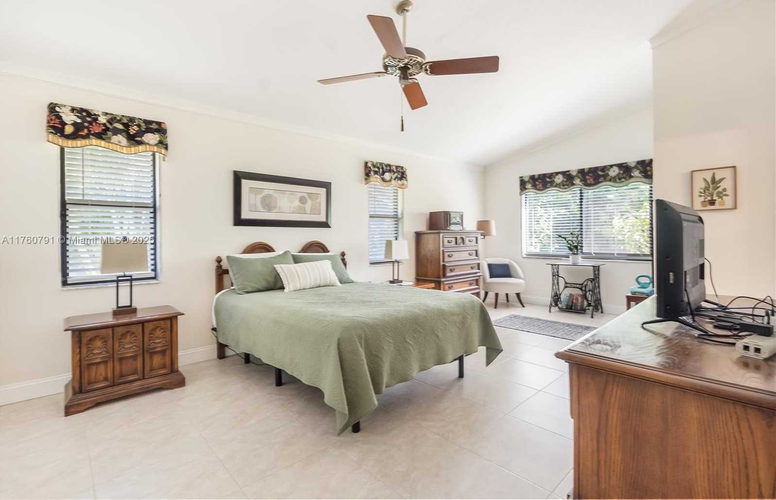 Small Image of 1520 EAST OAK KNOLL CIR, Davie Number 19