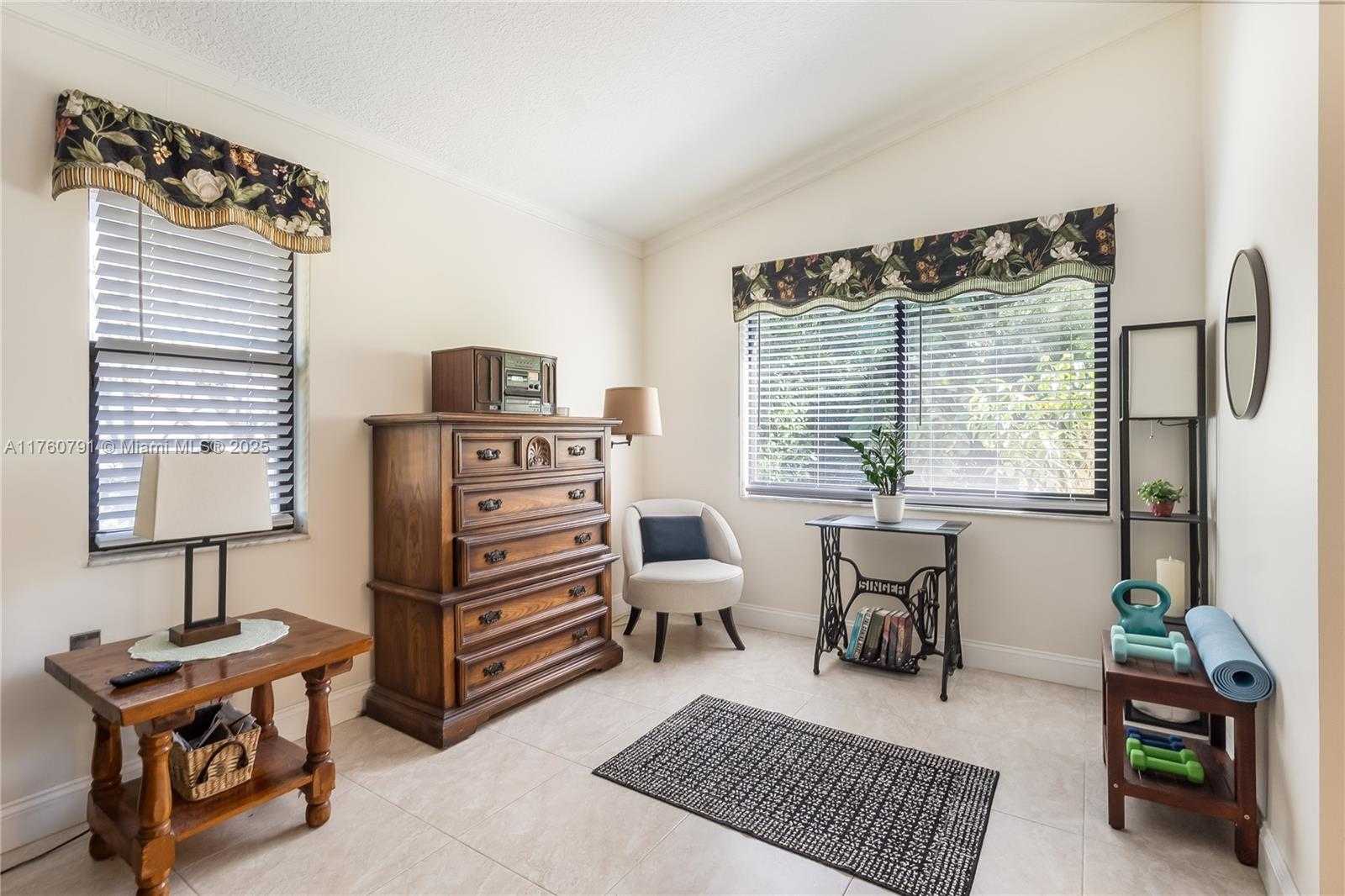 Small Image of 1520 EAST OAK KNOLL CIR, Davie Number 20