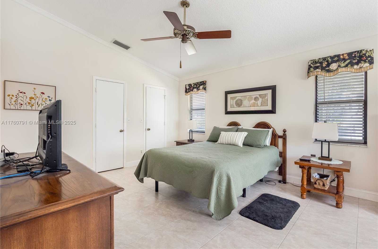 Small Image of 1520 EAST OAK KNOLL CIR, Davie Number 21