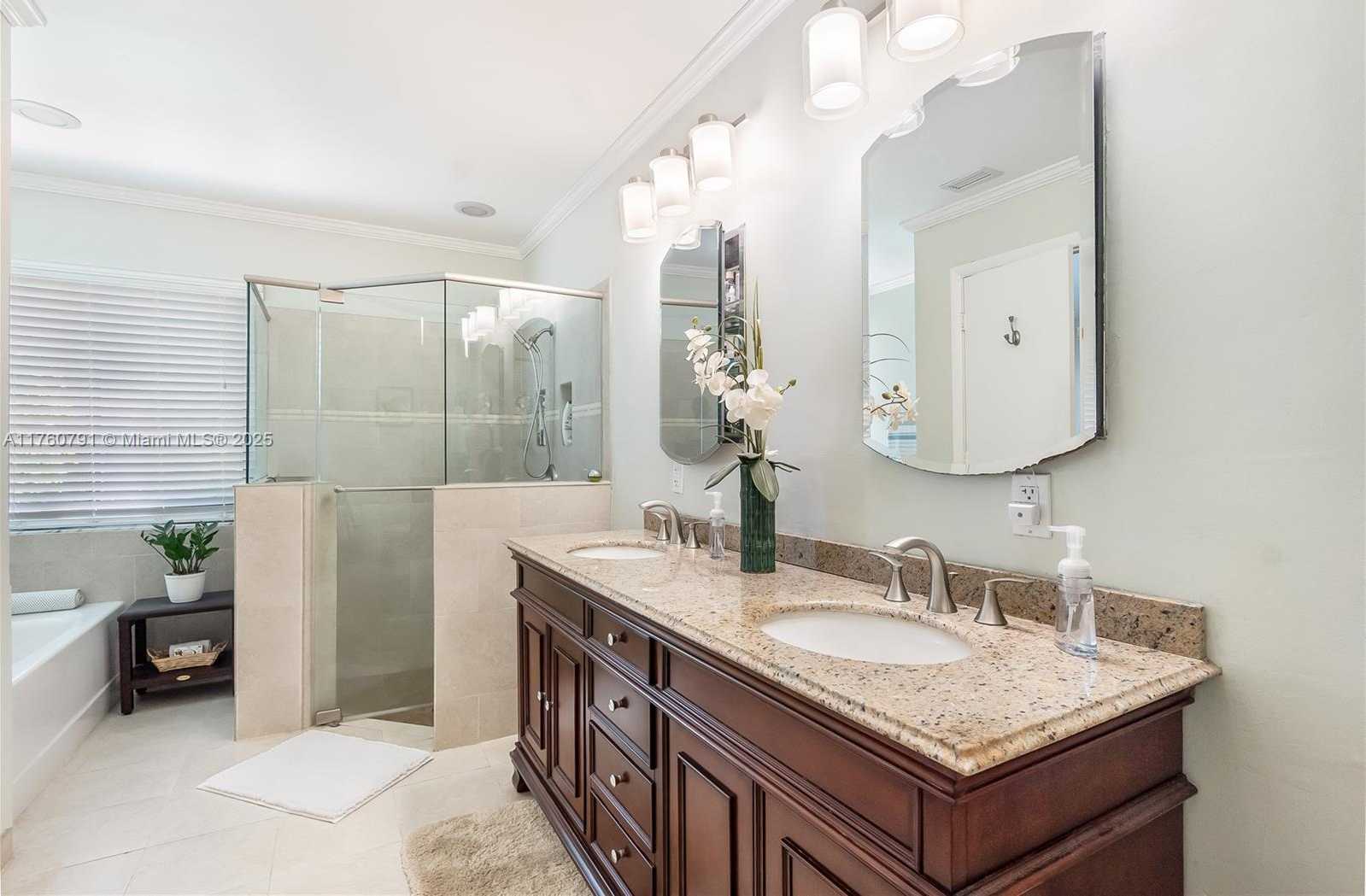 Small Image of 1520 EAST OAK KNOLL CIR, Davie Number 25