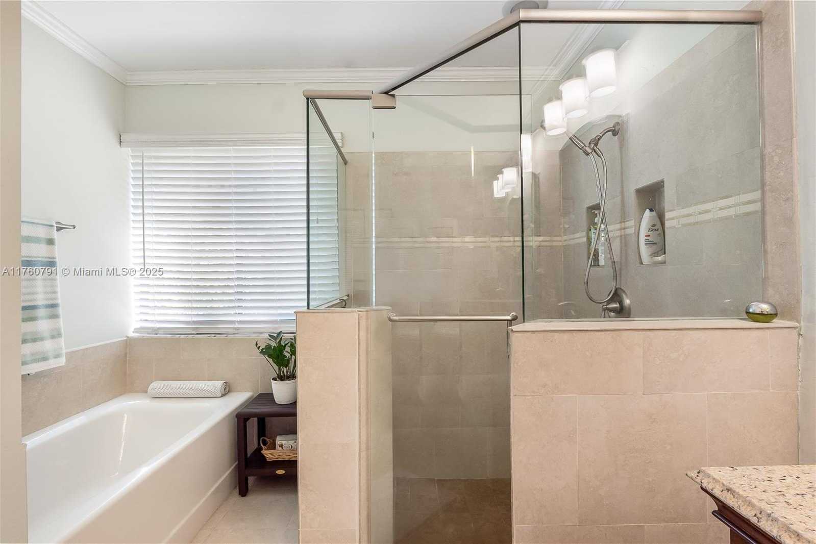 Small Image of 1520 EAST OAK KNOLL CIR, Davie Number 26