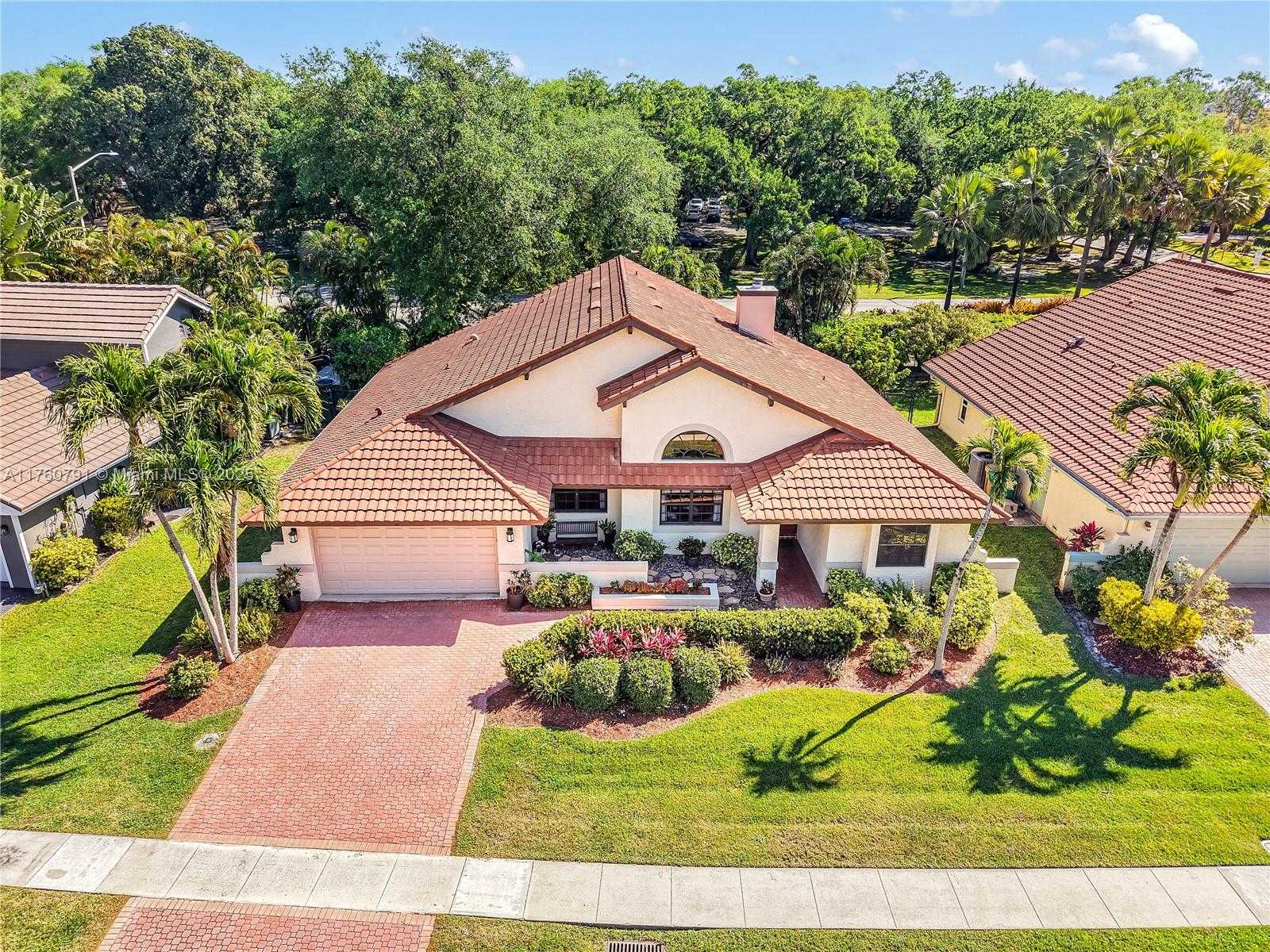 Small Image of 1520 EAST OAK KNOLL CIR, Davie Number 3