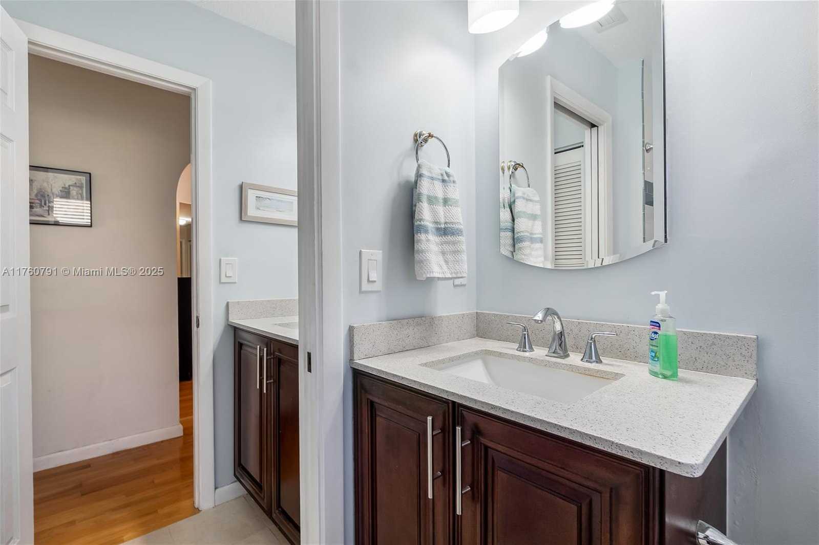 Small Image of 1520 EAST OAK KNOLL CIR, Davie Number 32