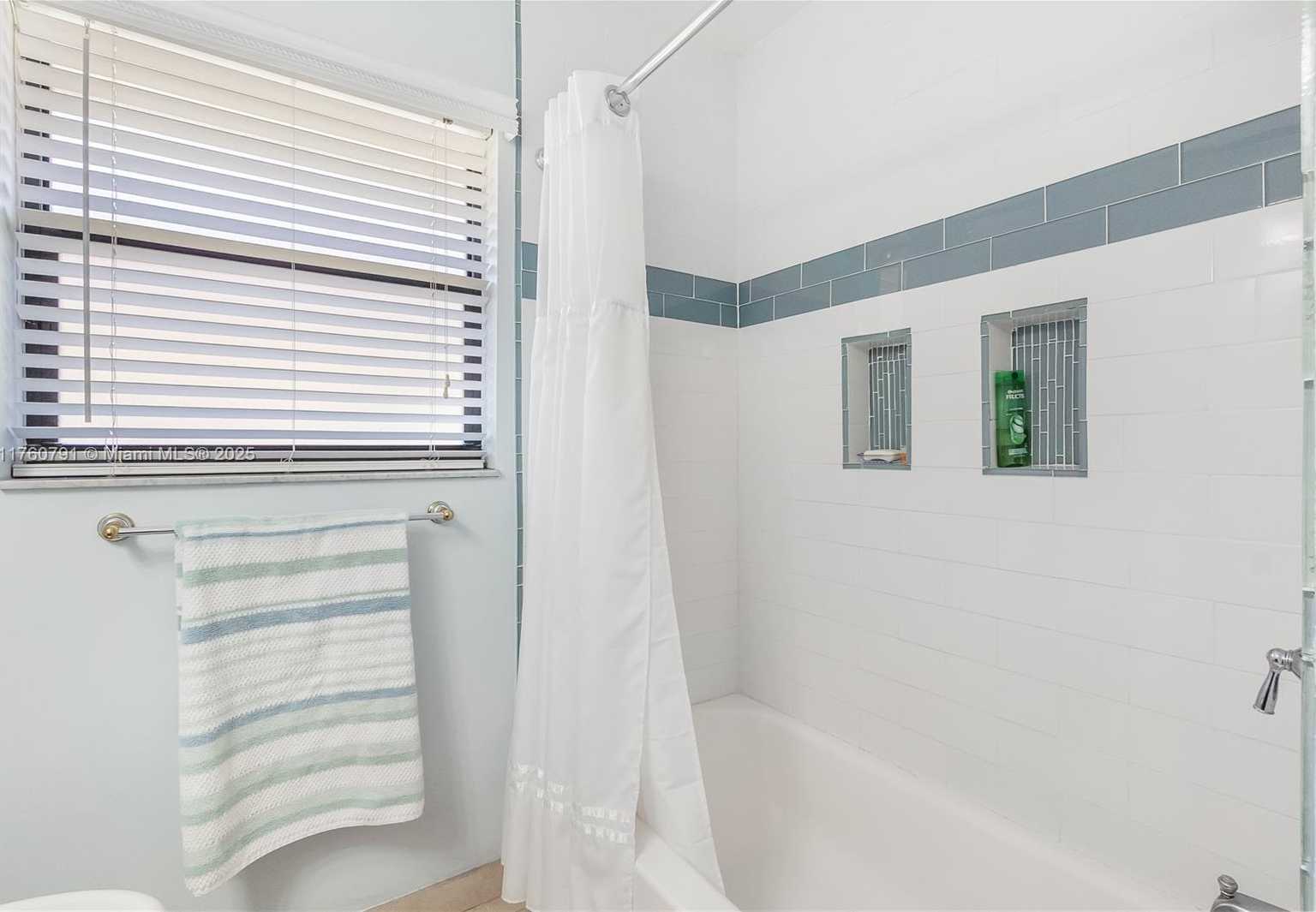 Small Image of 1520 EAST OAK KNOLL CIR, Davie Number 33