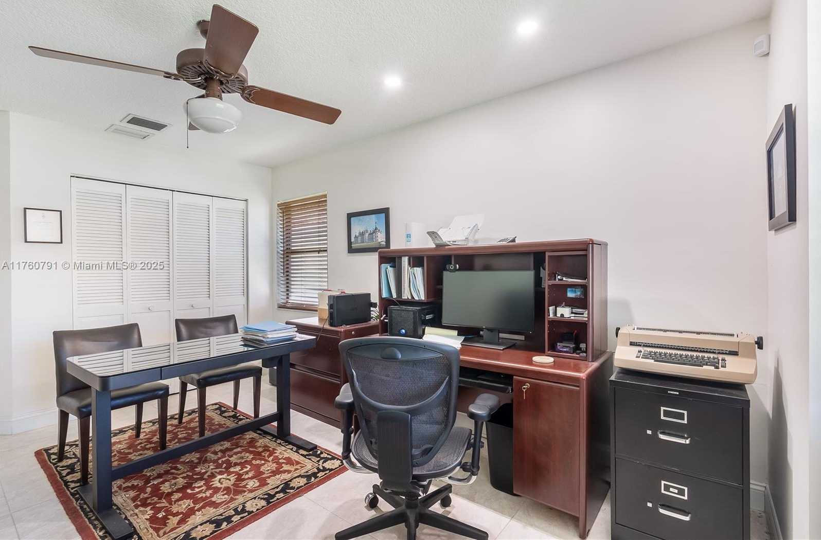 Small Image of 1520 EAST OAK KNOLL CIR, Davie Number 35