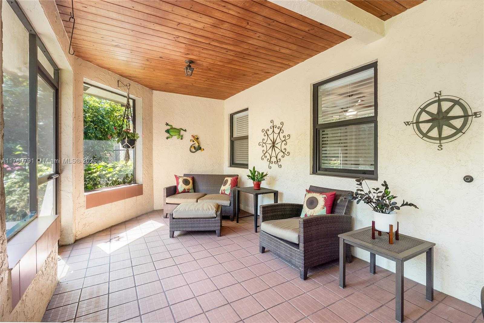 Small Image of 1520 EAST OAK KNOLL CIR, Davie Number 38