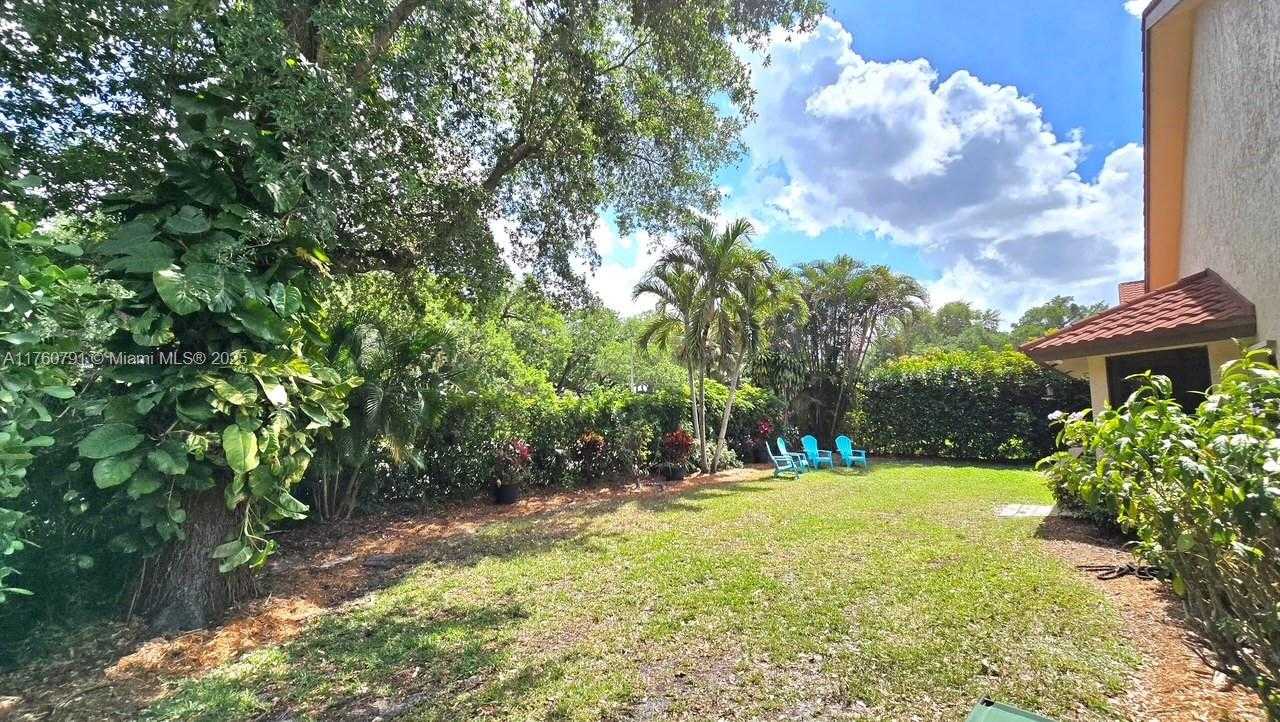 Small Image of 1520 EAST OAK KNOLL CIR, Davie Number 39
