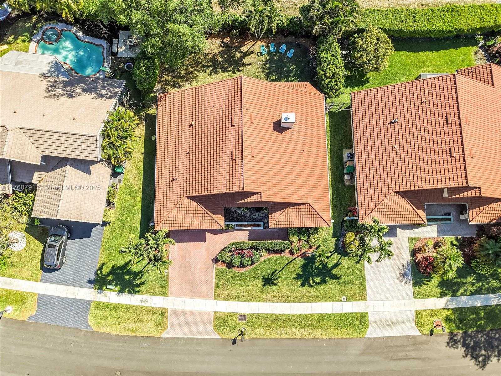 Small Image of 1520 EAST OAK KNOLL CIR, Davie Number 4