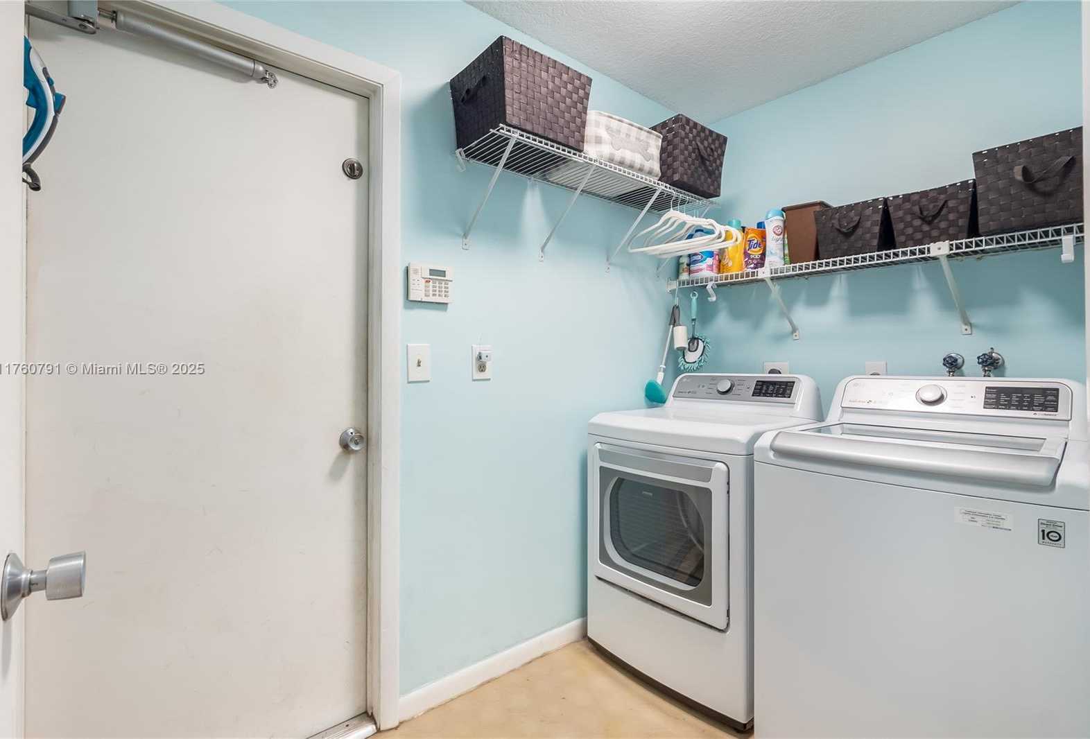 Small Image of 1520 EAST OAK KNOLL CIR, Davie Number 44