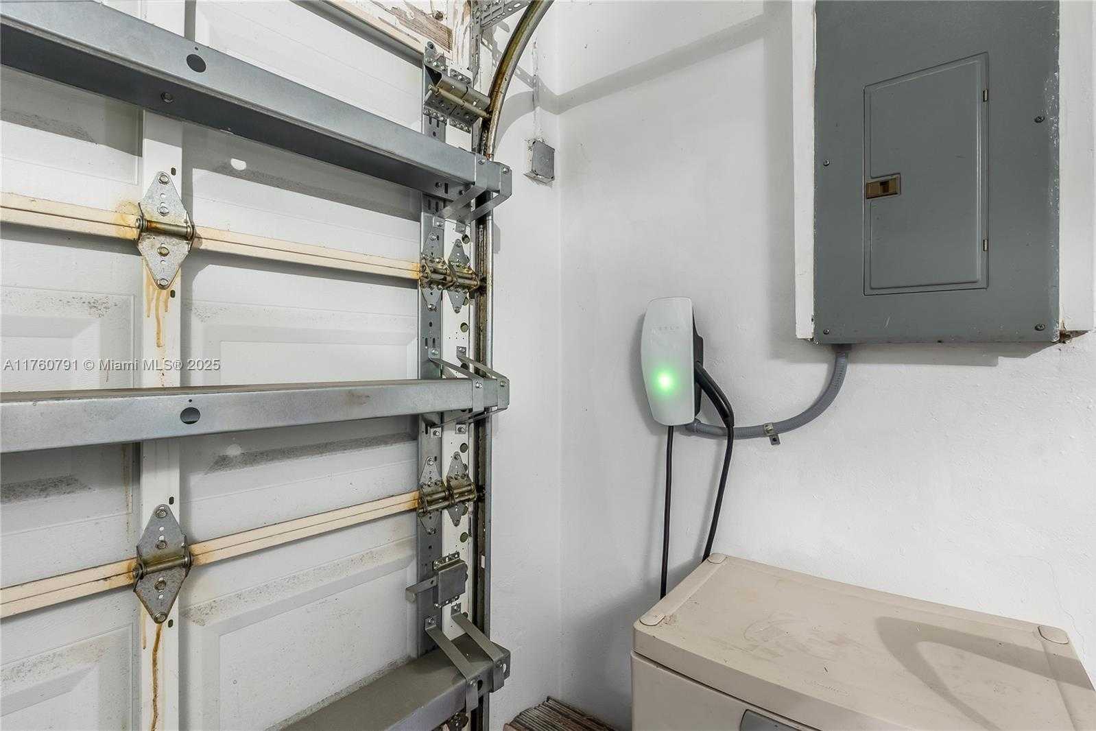 Small Image of 1520 EAST OAK KNOLL CIR, Davie Number 46