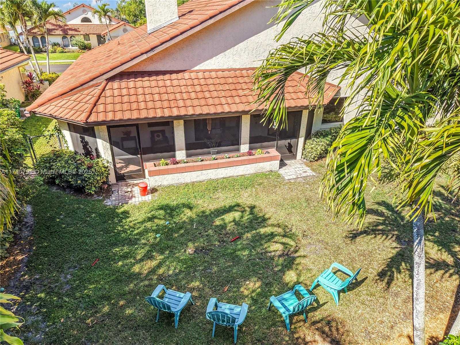 Small Image of 1520 EAST OAK KNOLL CIR, Davie Number 5