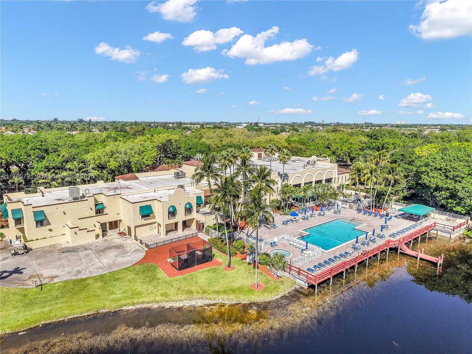 Small Image of 1520 EAST OAK KNOLL CIR, Davie Number 50