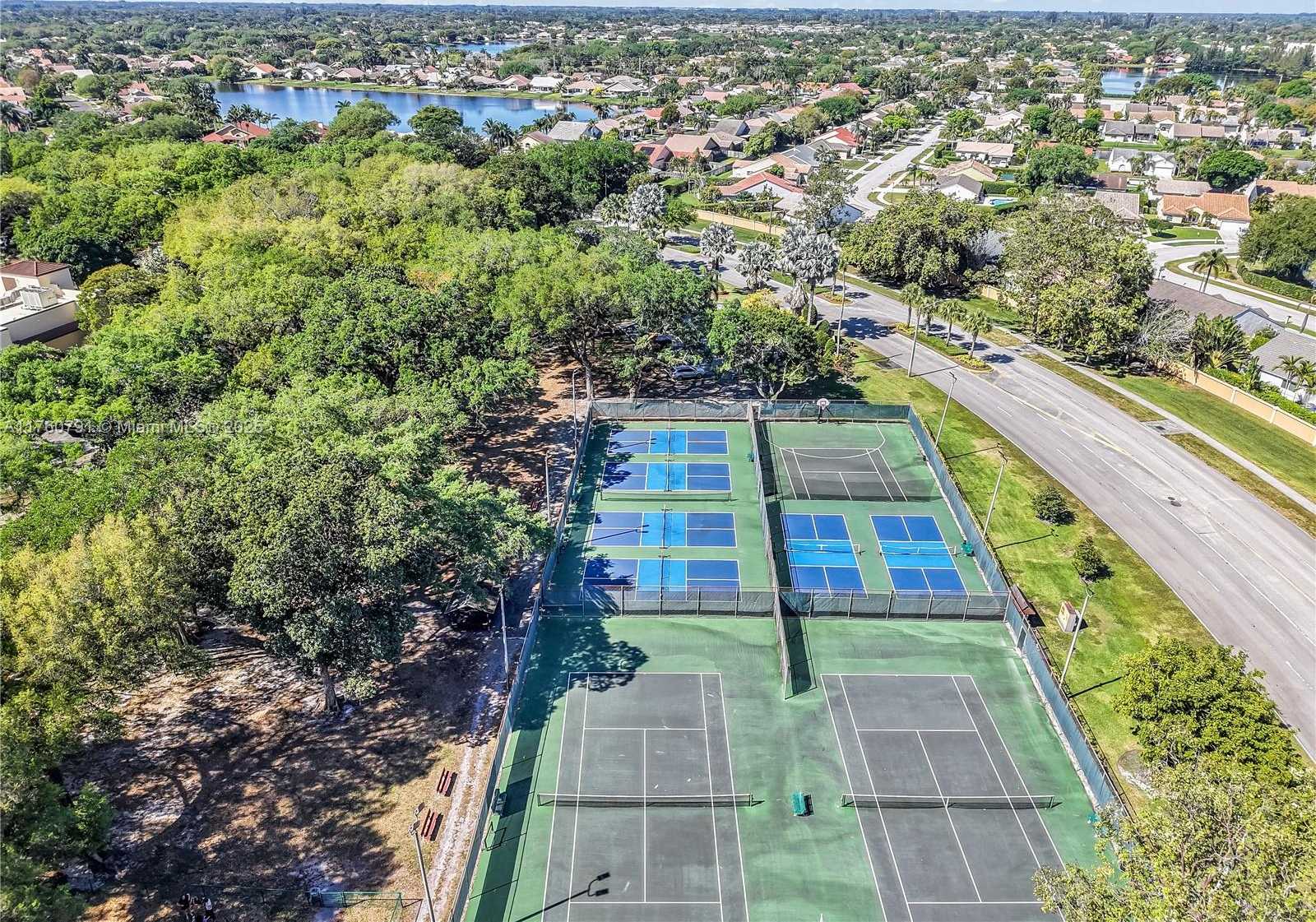 Small Image of 1520 EAST OAK KNOLL CIR, Davie Number 53