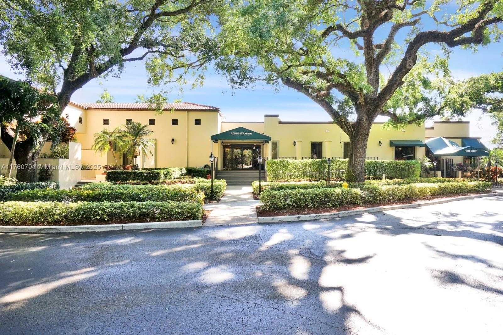 Small Image of 1520 EAST OAK KNOLL CIR, Davie Number 55
