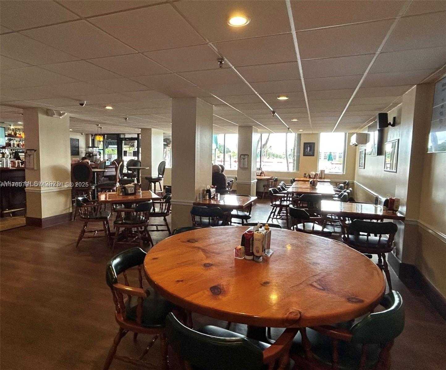 Small Image of 1520 EAST OAK KNOLL CIR, Davie Number 58