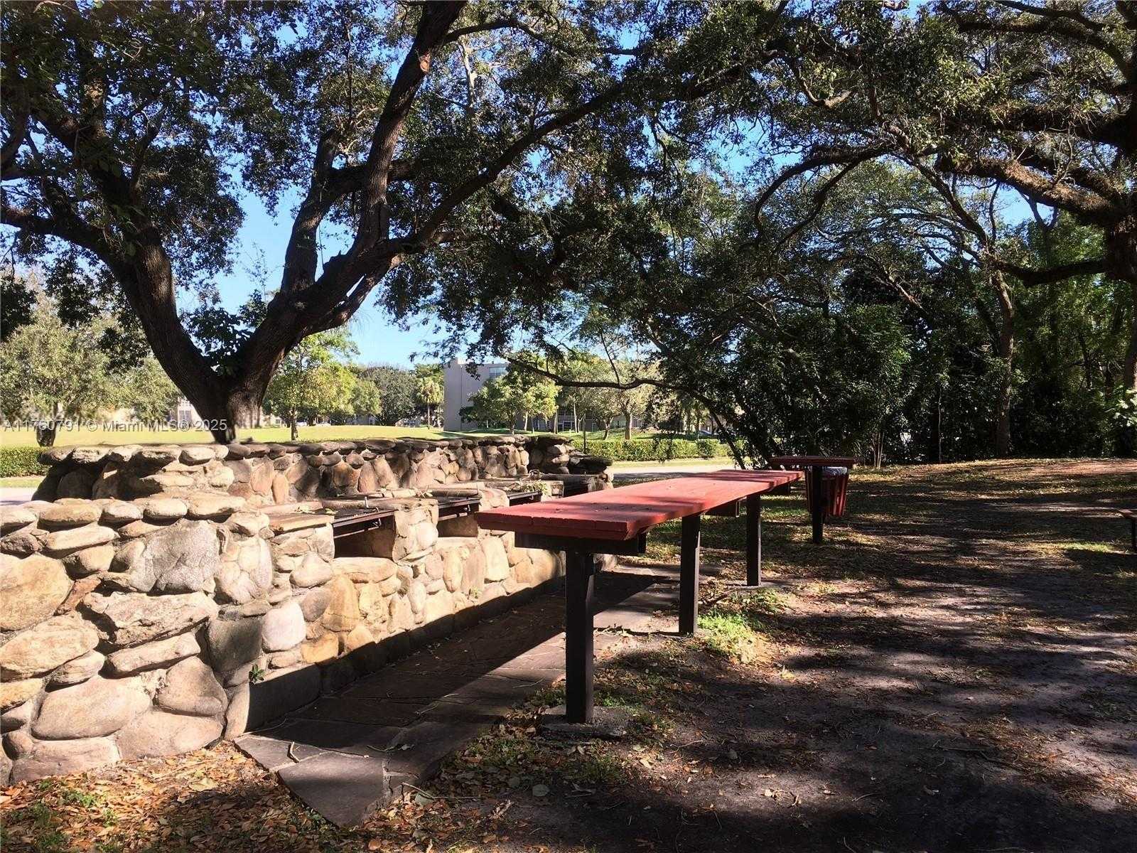 Small Image of 1520 EAST OAK KNOLL CIR, Davie Number 62