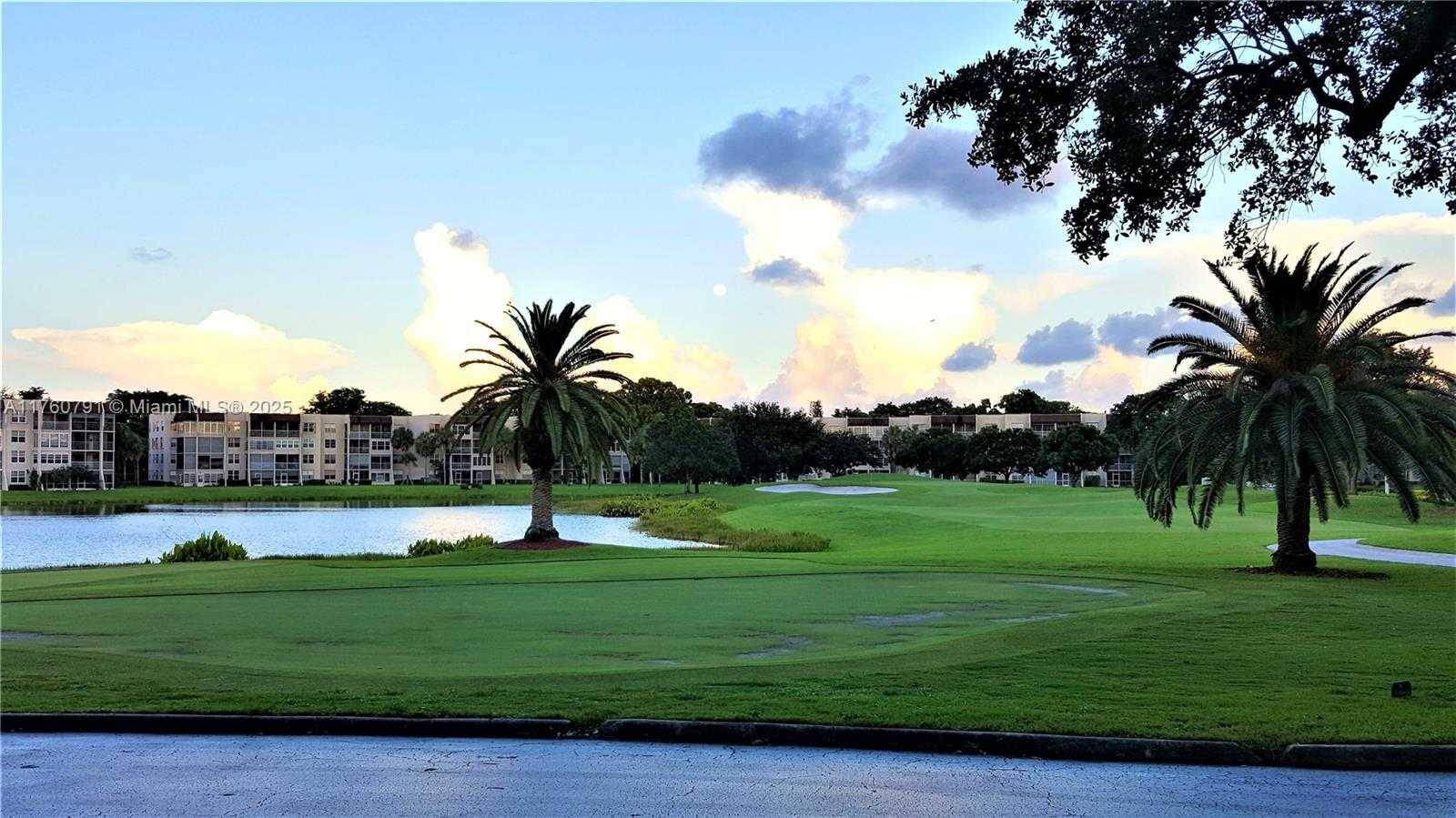 Small Image of 1520 EAST OAK KNOLL CIR, Davie Number 63