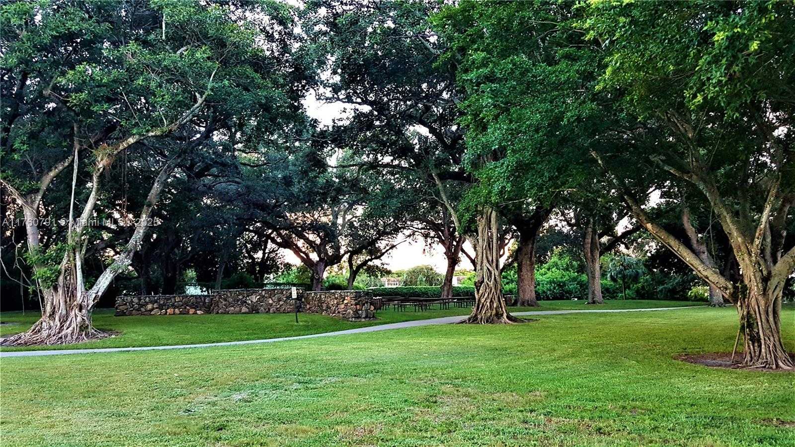 Small Image of 1520 EAST OAK KNOLL CIR, Davie Number 65