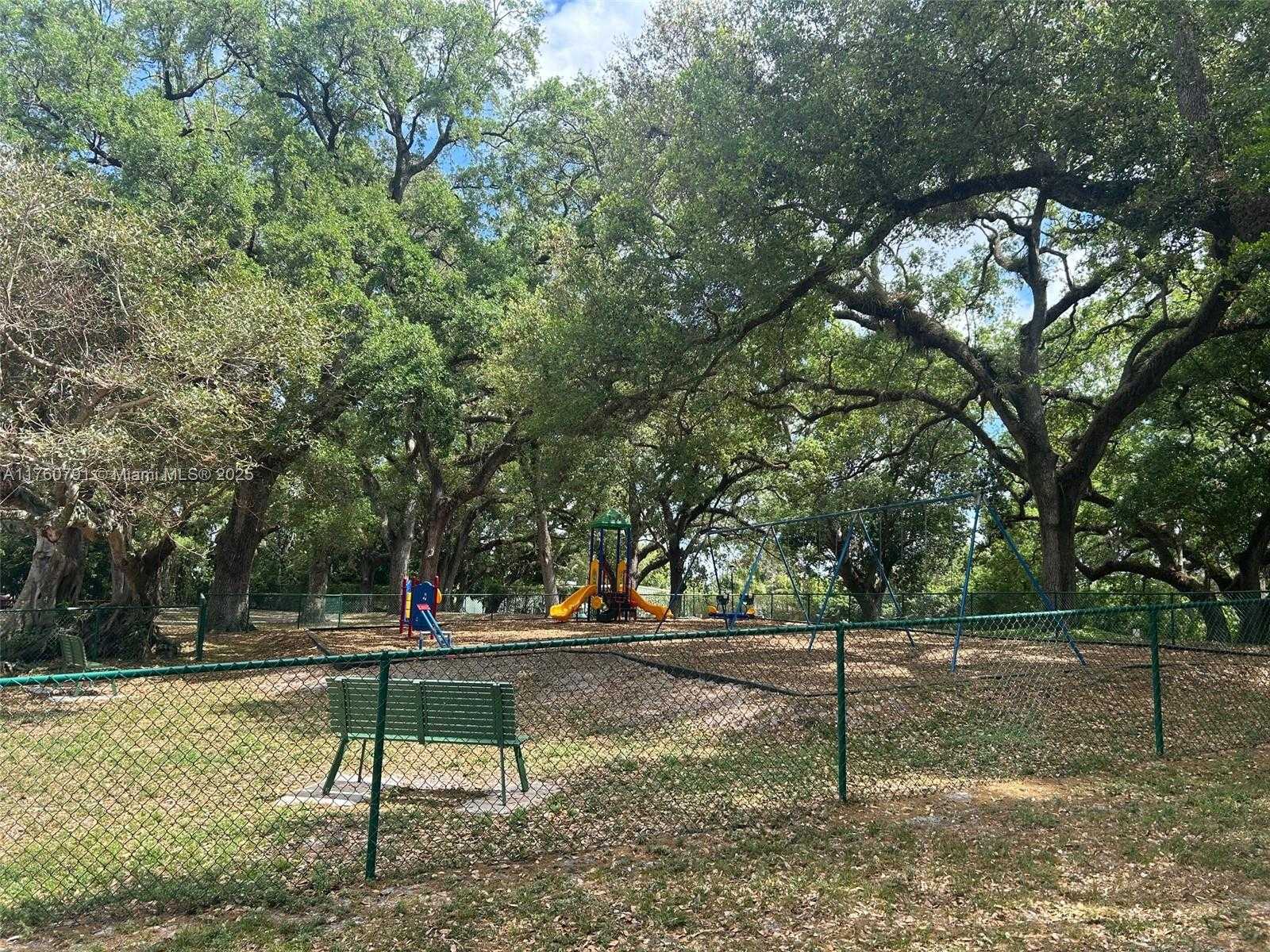 Small Image of 1520 EAST OAK KNOLL CIR, Davie Number 66