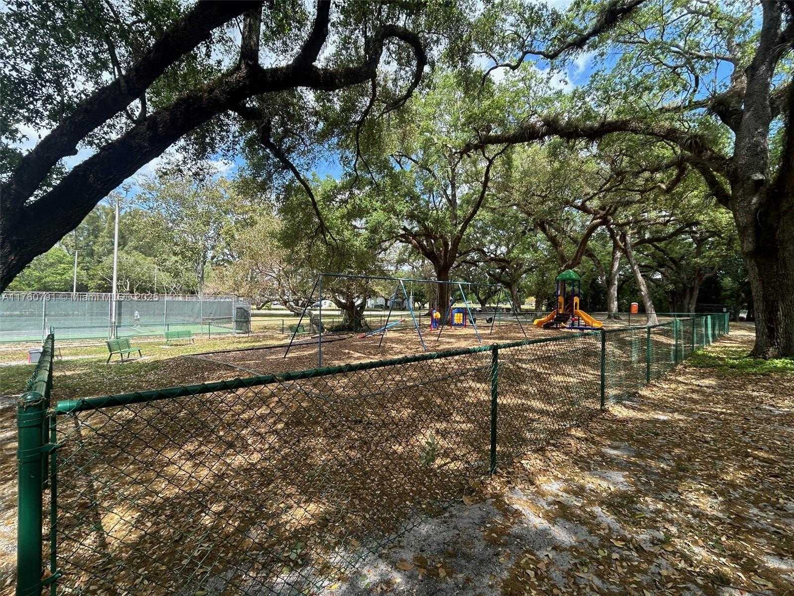 Small Image of 1520 EAST OAK KNOLL CIR, Davie Number 67