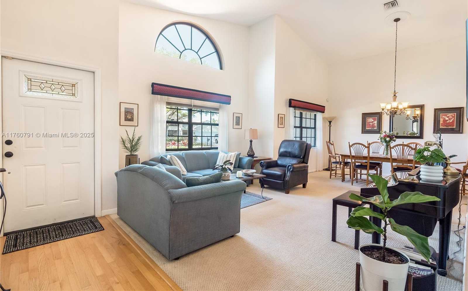 Small Image of 1520 EAST OAK KNOLL CIR, Davie Number 7