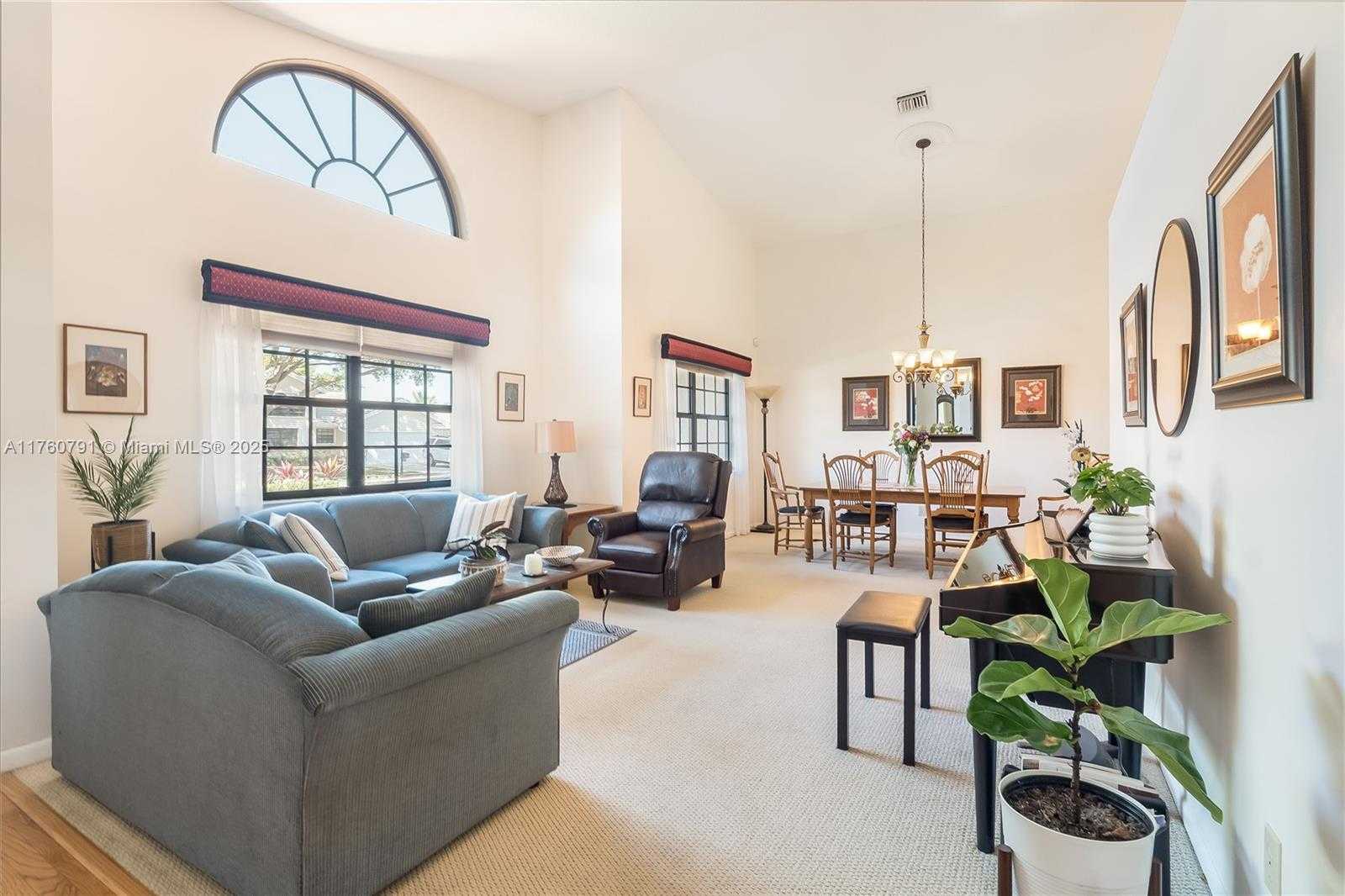 Small Image of 1520 EAST OAK KNOLL CIR, Davie Number 8