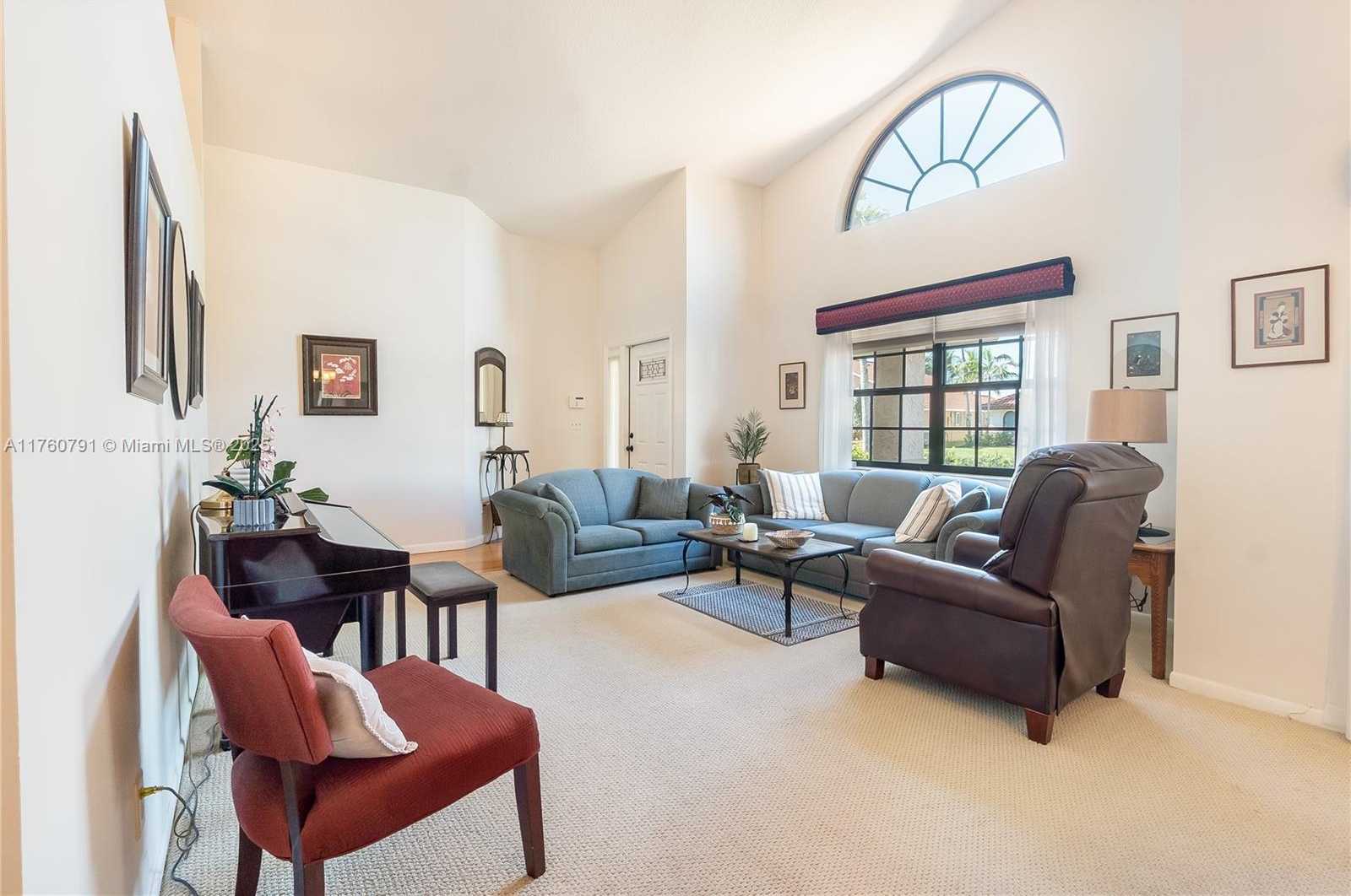 Small Image of 1520 EAST OAK KNOLL CIR, Davie Number 9