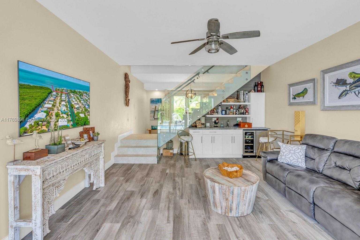 Small Image of 145 VENETIAN DRIVE, Islamorada Number 14